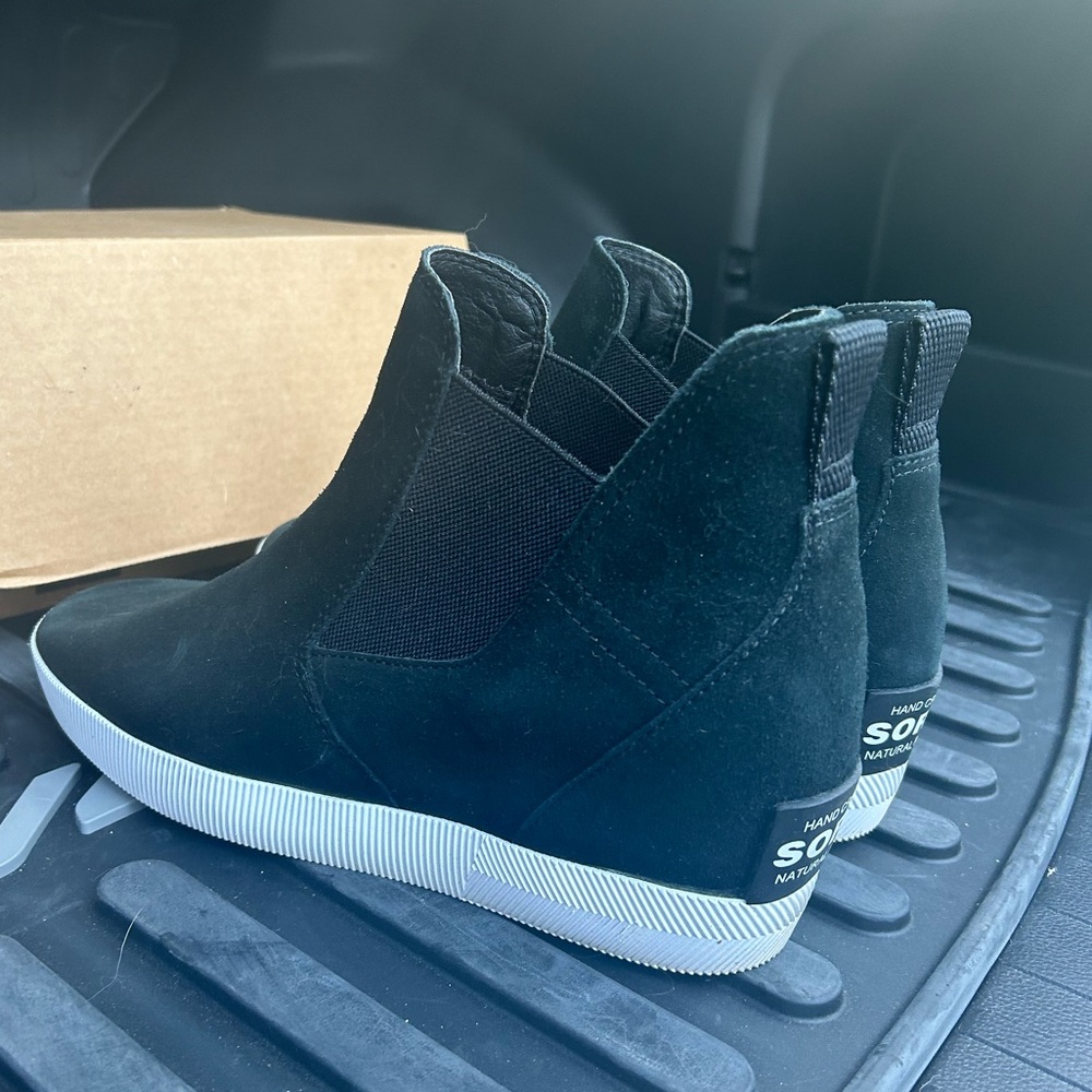 Sorel healed booties